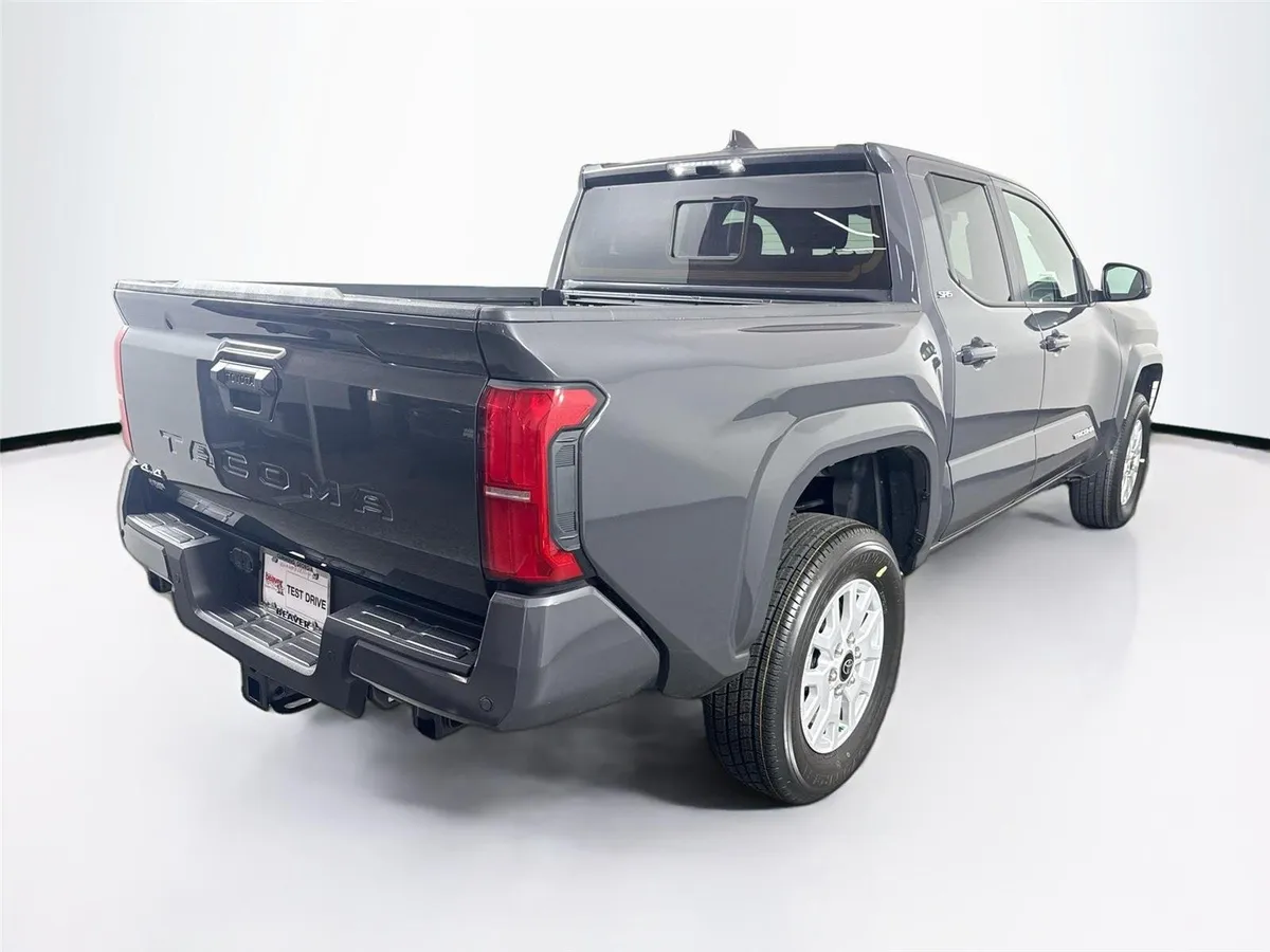 2025 Toyota Tacoma SR5 thumbnail 2