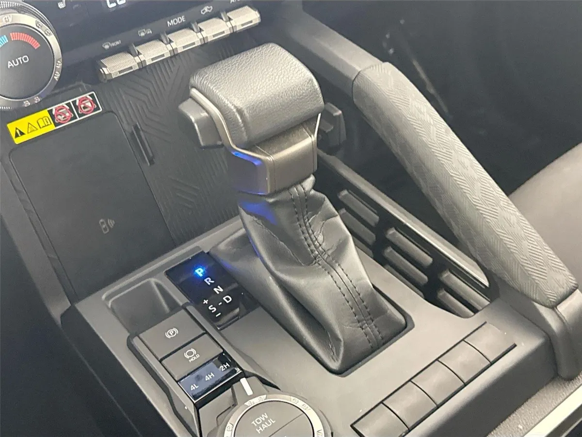 2025 Toyota Tacoma SR5 thumbnail 27