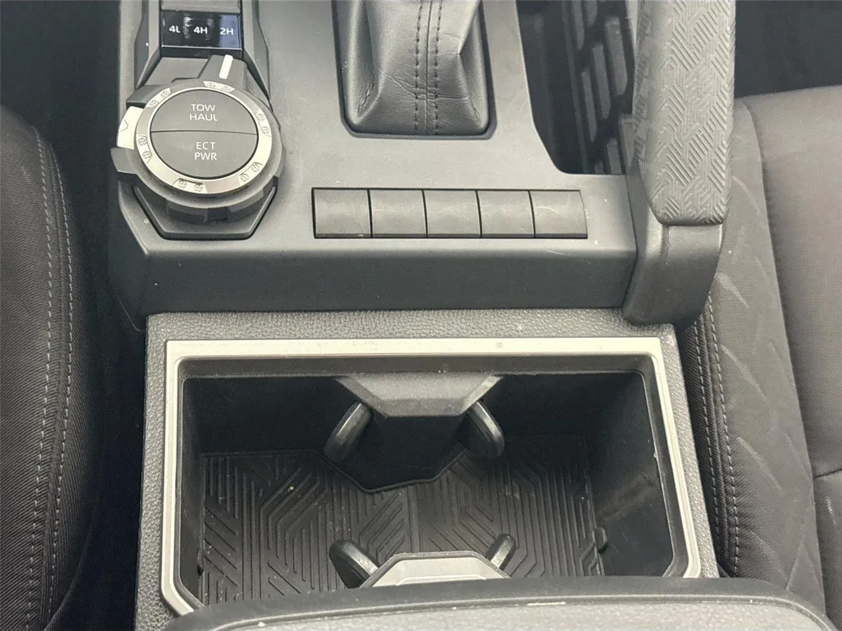 2025 Toyota Tacoma SR5 thumbnail 29
