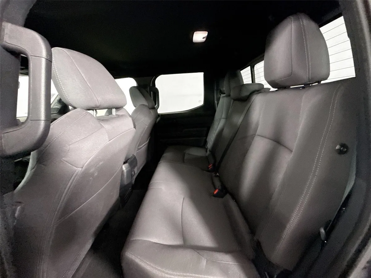 2025 Toyota Tacoma SR5 thumbnail 32