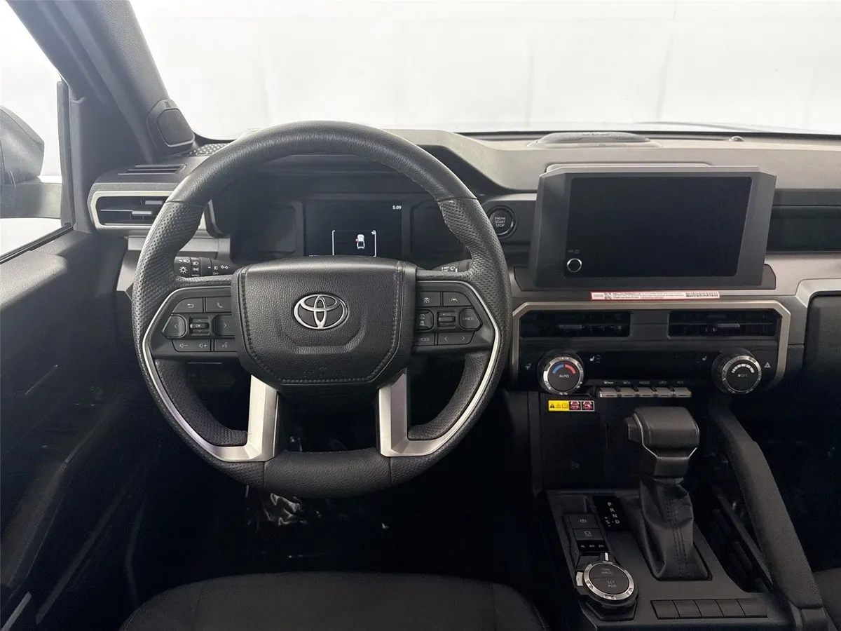 2025 Toyota Tacoma SR5 thumbnail 33