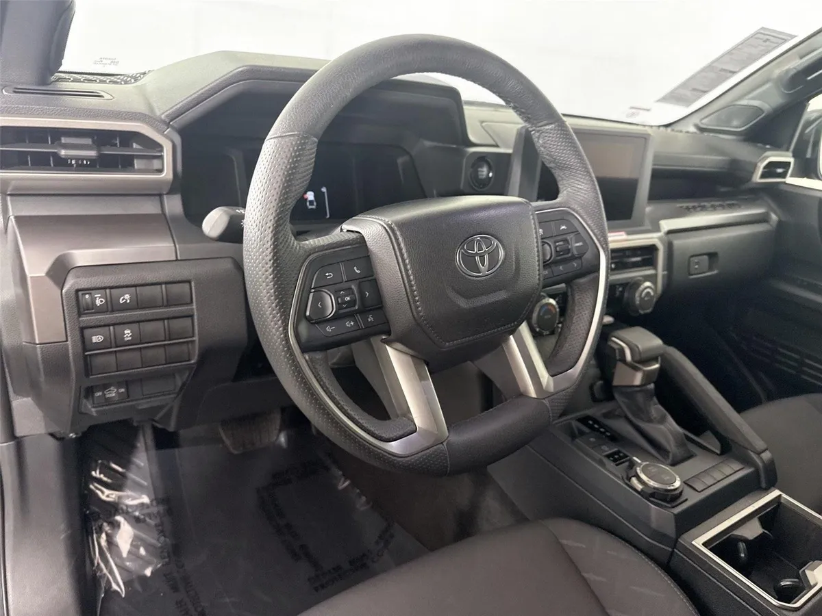 2025 Toyota Tacoma SR5 thumbnail 4