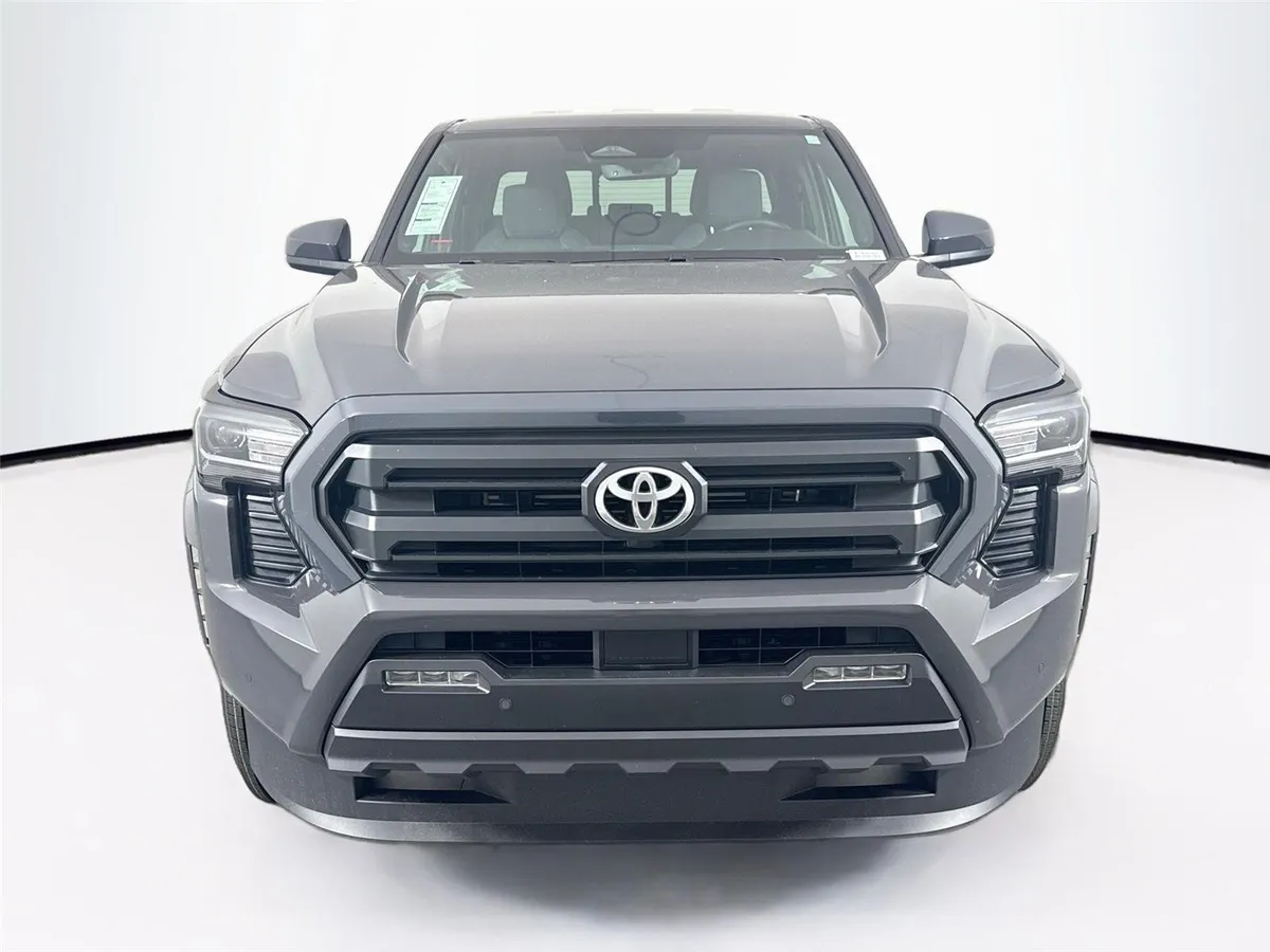 2025 Toyota Tacoma SR5 thumbnail 9