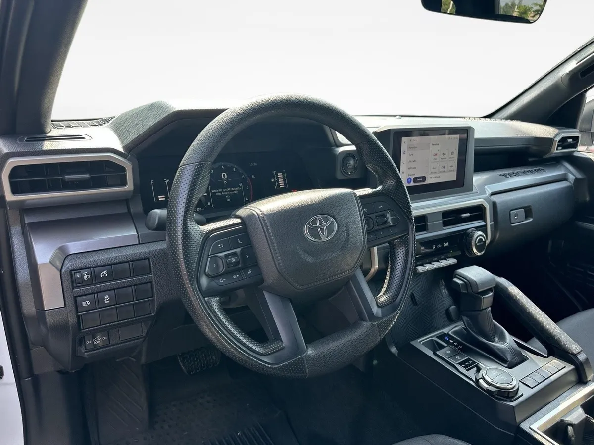 2025 Toyota Tacoma SR5 thumbnail 11