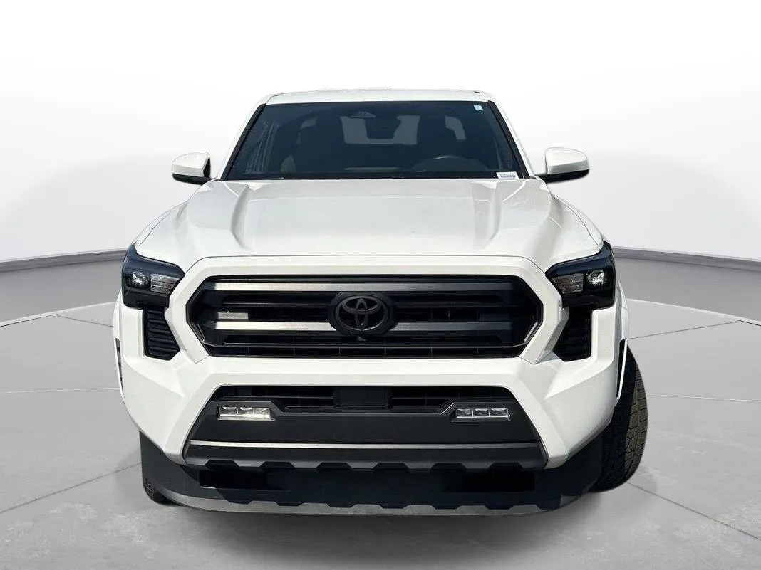 2025 Toyota Tacoma SR5 thumbnail 3