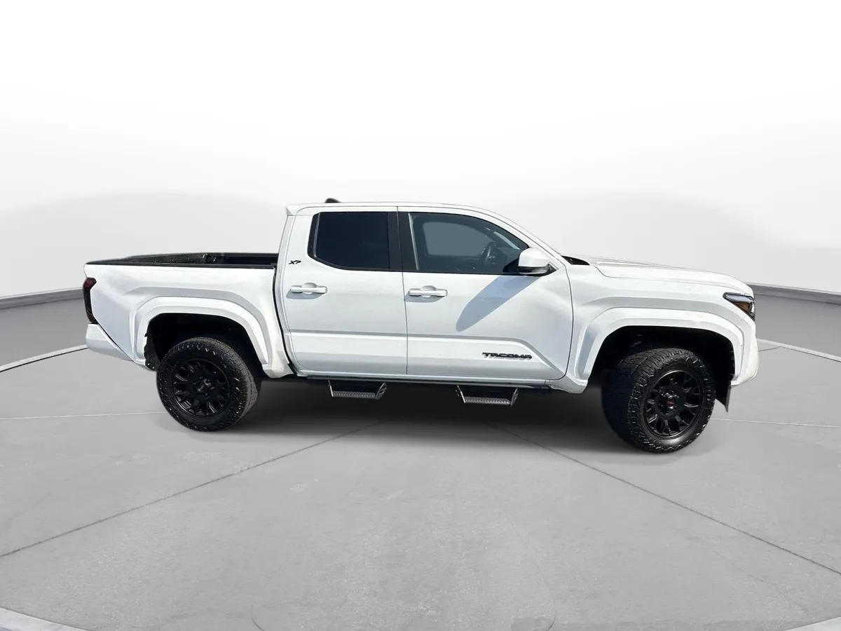 2025 Toyota Tacoma SR5 thumbnail 5