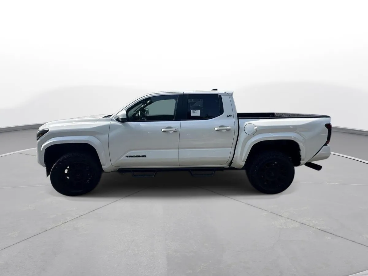 2025 Toyota Tacoma SR5 thumbnail 9