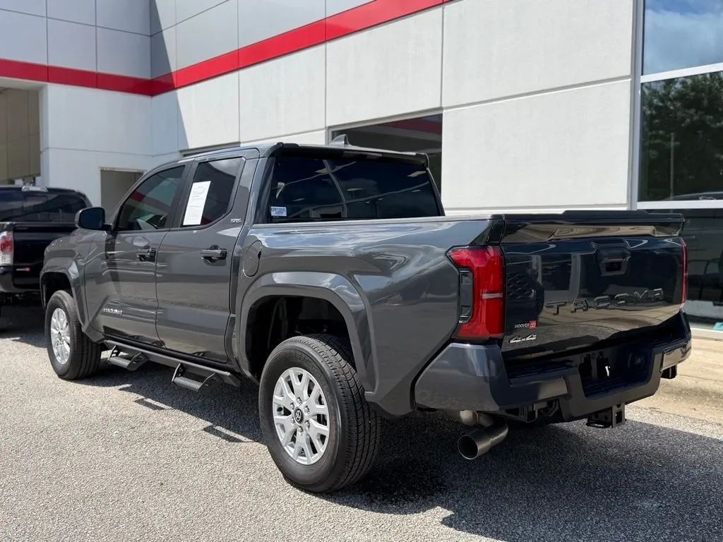 2025 Toyota Tacoma SR5 thumbnail 2