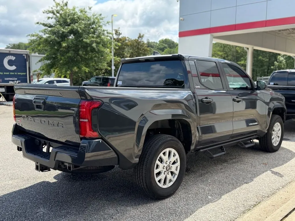 2025 Toyota Tacoma SR5 thumbnail 3