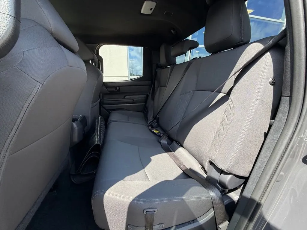 2025 Toyota Tacoma SR5 thumbnail 6