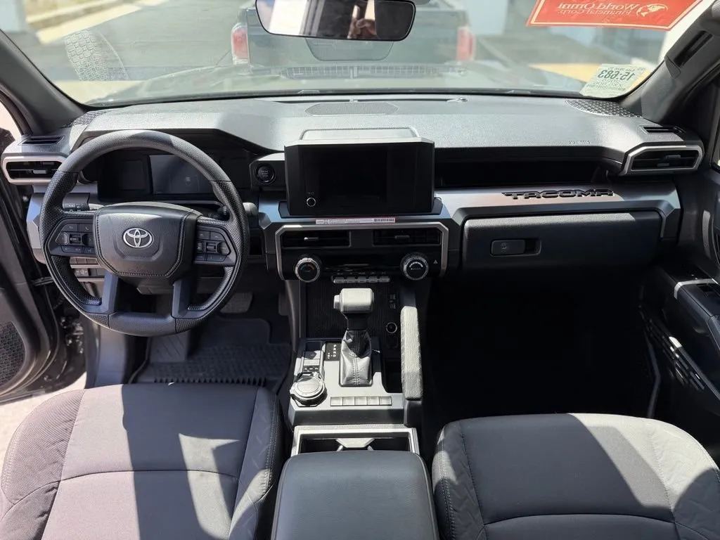 2025 Toyota Tacoma SR5 thumbnail 8