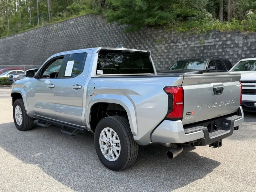 2025 Toyota Tacoma SR5 thumbnail 2