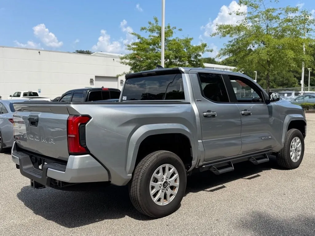 2025 Toyota Tacoma SR5 thumbnail 3