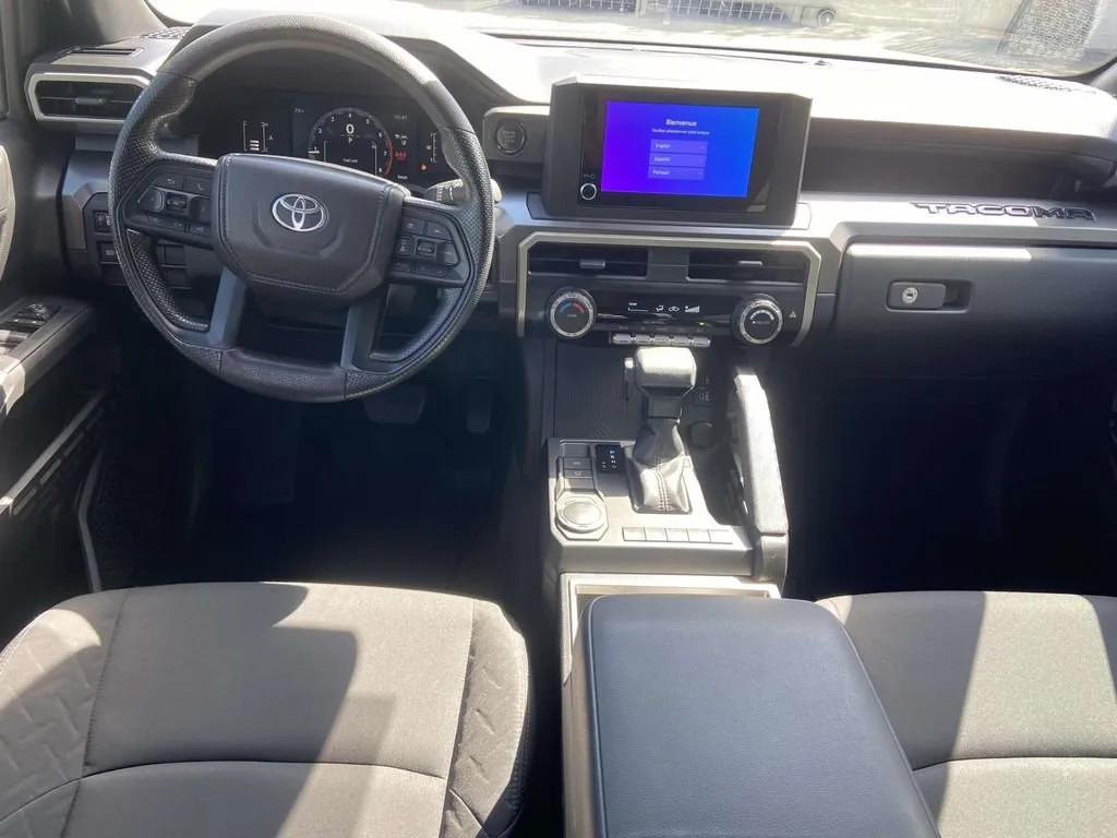 2025 Toyota Tacoma SR5 thumbnail 11