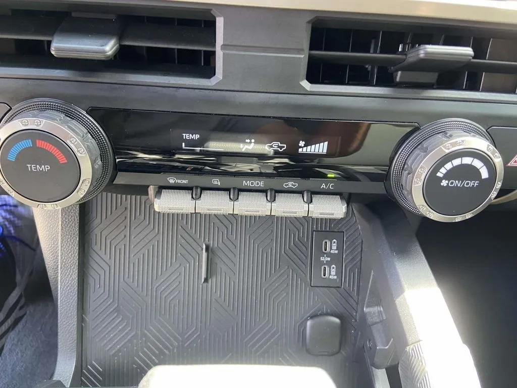 2025 Toyota Tacoma SR5 thumbnail 25
