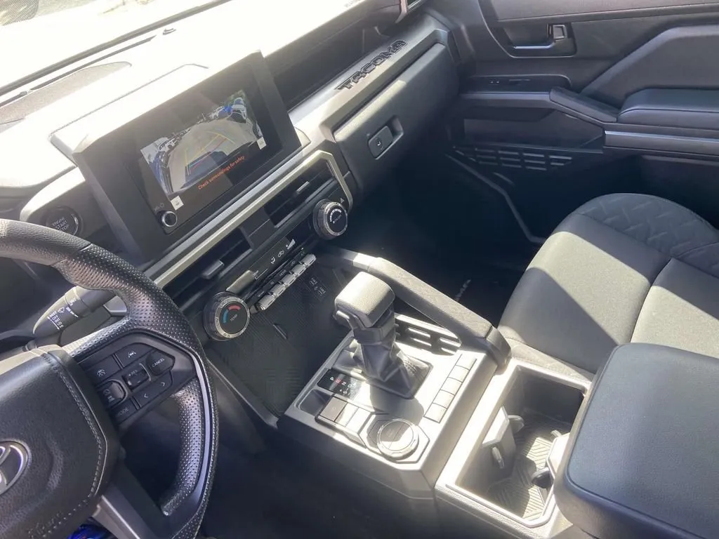 2025 Toyota Tacoma SR5 thumbnail 27