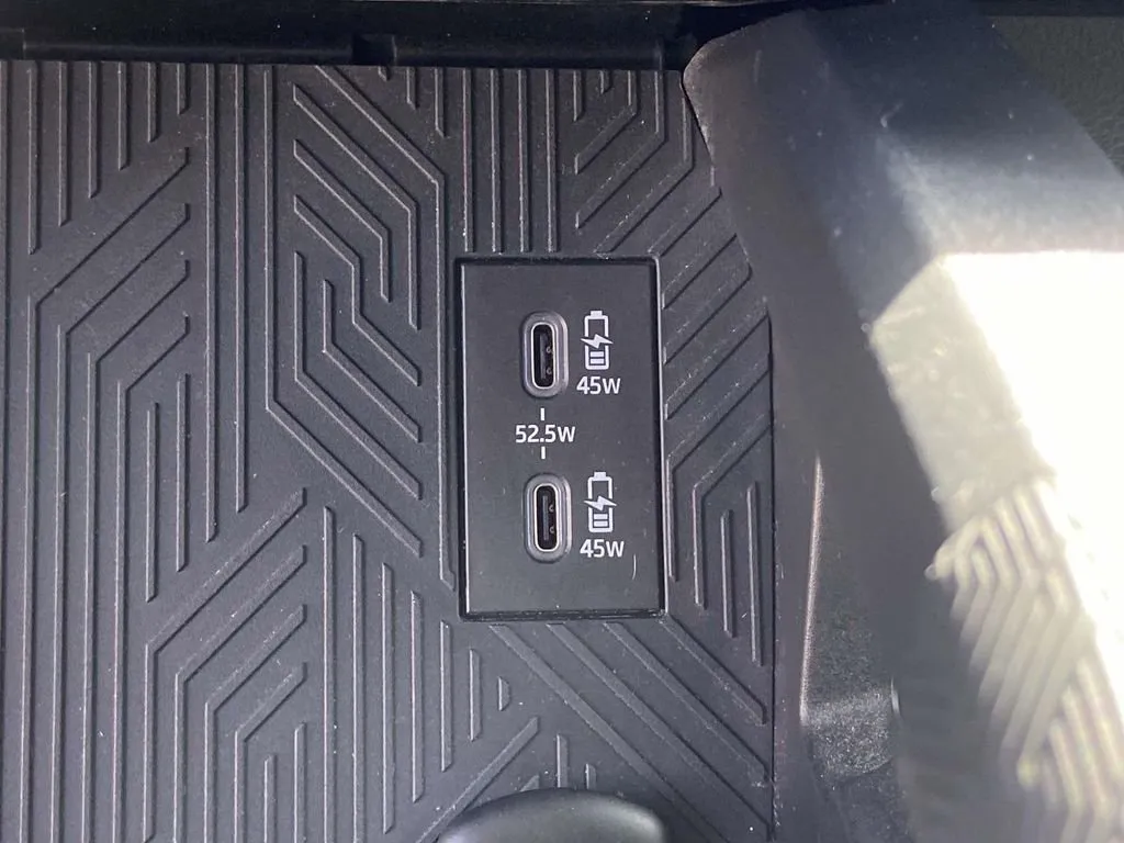 2025 Toyota Tacoma SR5 thumbnail 30