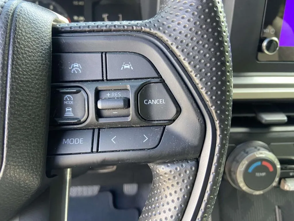 2025 Toyota Tacoma SR5 thumbnail 33