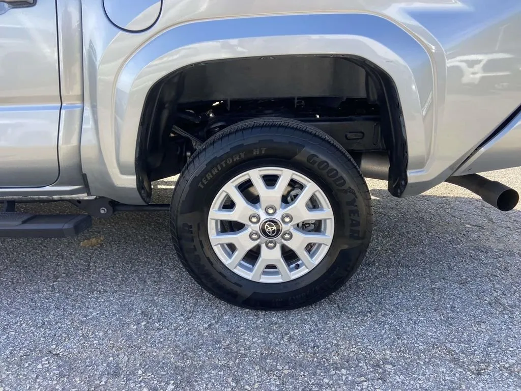 2025 Toyota Tacoma SR5 thumbnail 6