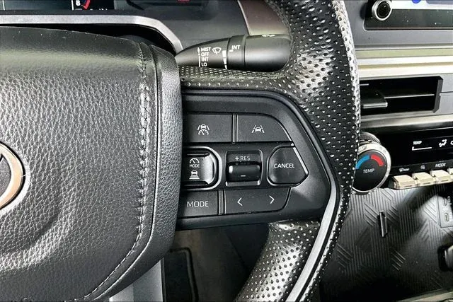 2025 Toyota Tacoma SR5 thumbnail 11