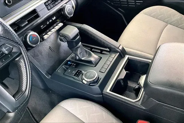 2025 Toyota Tacoma SR5 thumbnail 15