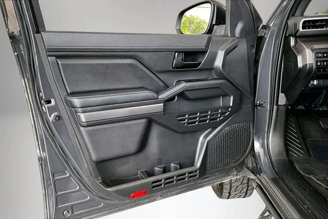 2025 Toyota Tacoma SR5 thumbnail 17