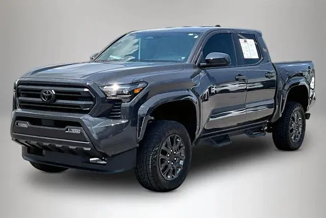 2025 Toyota Tacoma SR5 thumbnail 2