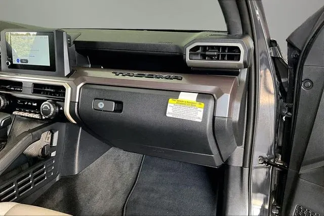 2025 Toyota Tacoma SR5 thumbnail 21