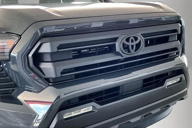 2025 Toyota Tacoma SR5 thumbnail 27