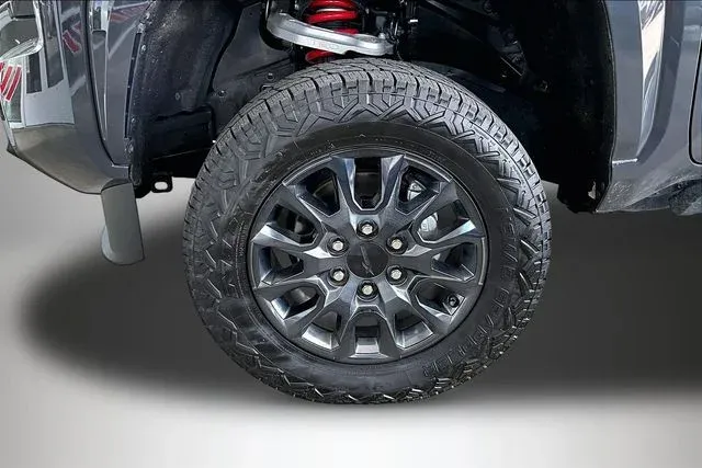 2025 Toyota Tacoma SR5 thumbnail 28