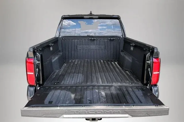 2025 Toyota Tacoma SR5 thumbnail 29