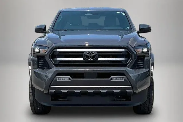 2025 Toyota Tacoma SR5 thumbnail 3