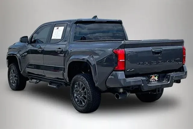 2025 Toyota Tacoma SR5 thumbnail 4
