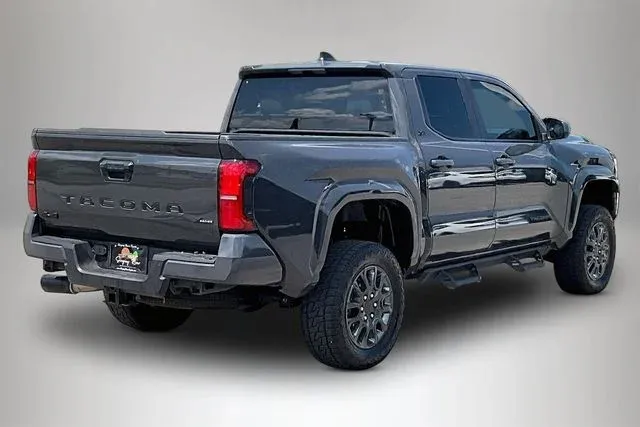 2025 Toyota Tacoma SR5 thumbnail 5