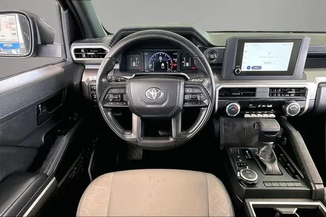 2025 Toyota Tacoma SR5 thumbnail 8