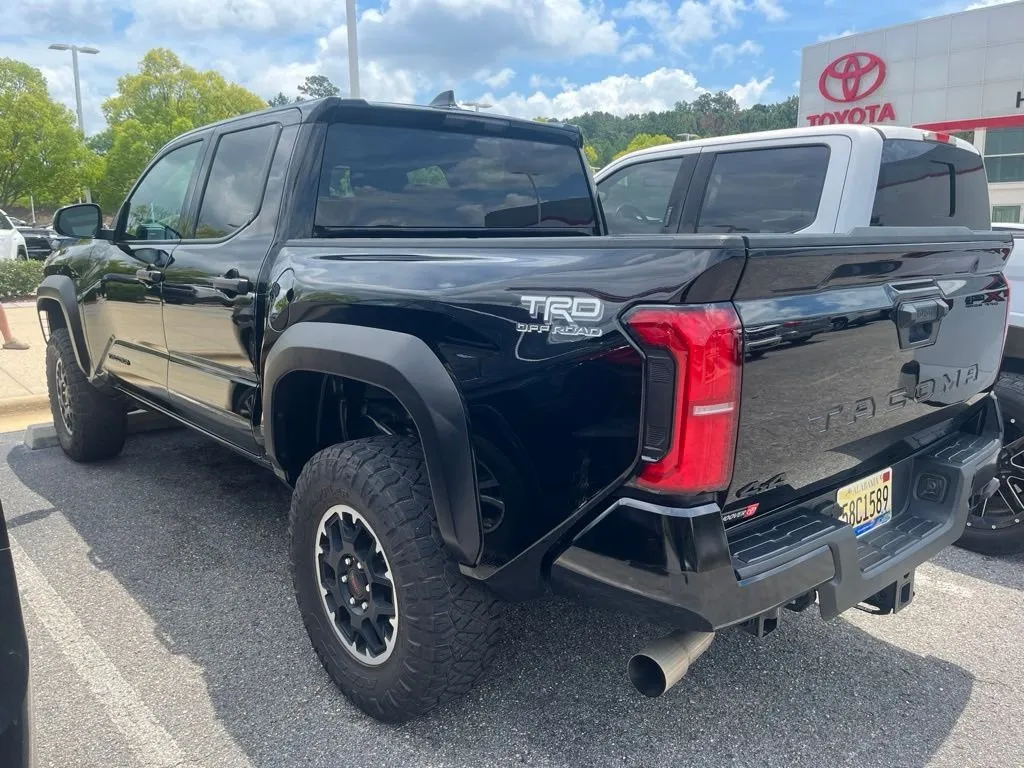 2025 Toyota Tacoma TRD Off-Road thumbnail 2