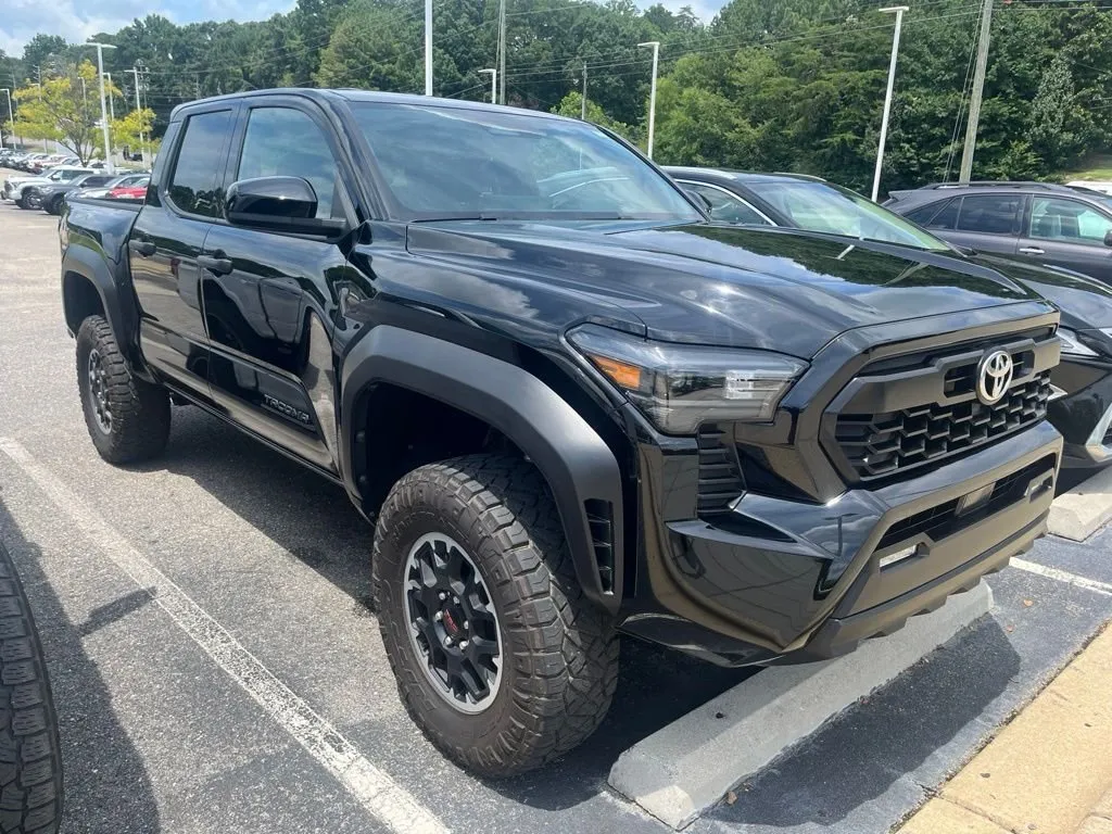 2025 Toyota Tacoma TRD Off-Road thumbnail 4
