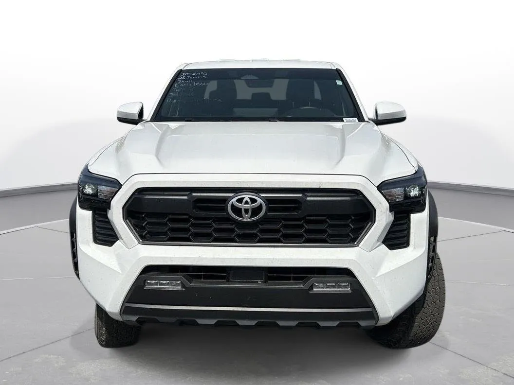 2025 Toyota Tacoma TRD Off Road thumbnail 3