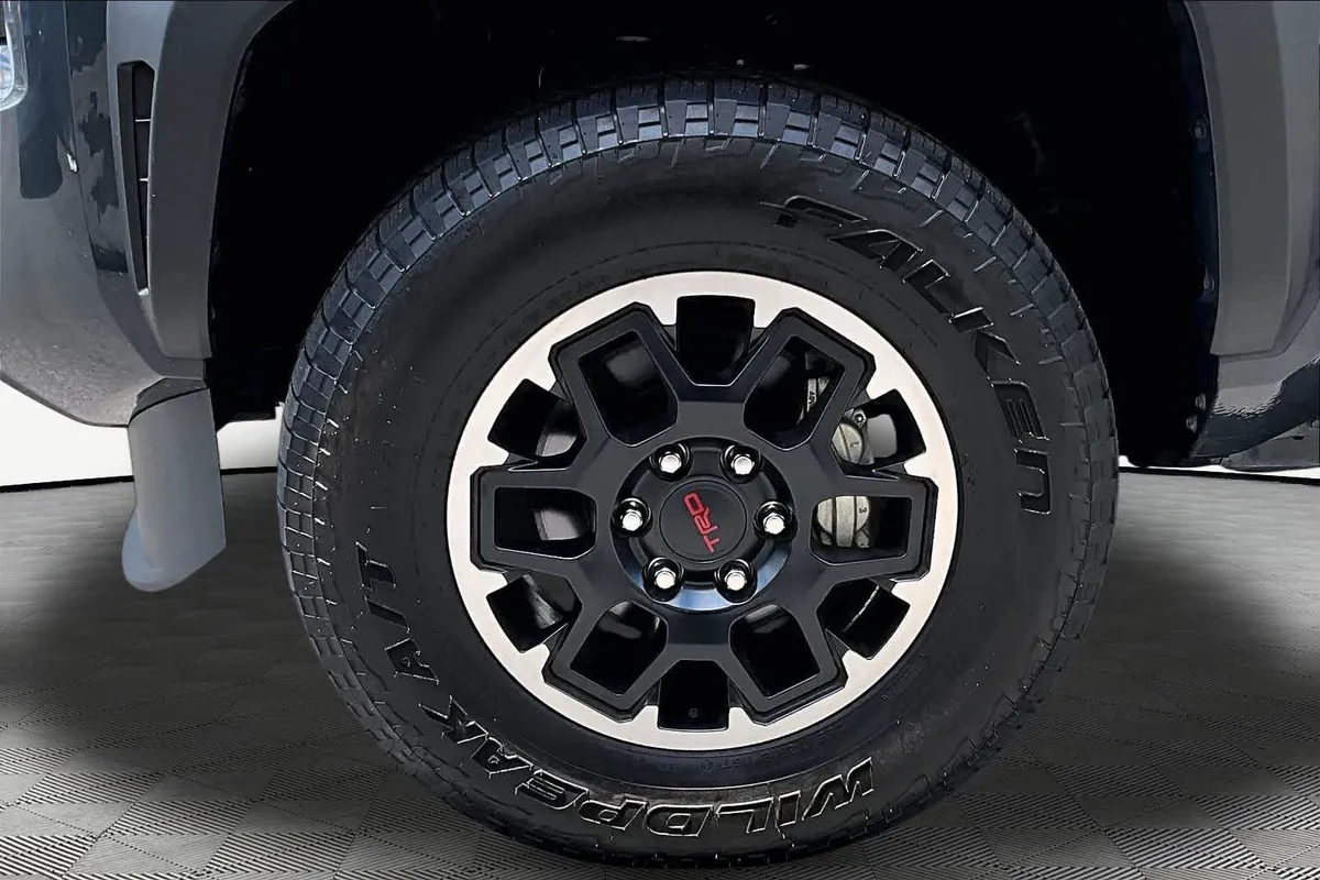 2025 Toyota Tacoma TRD Off Road Hybrid thumbnail 11