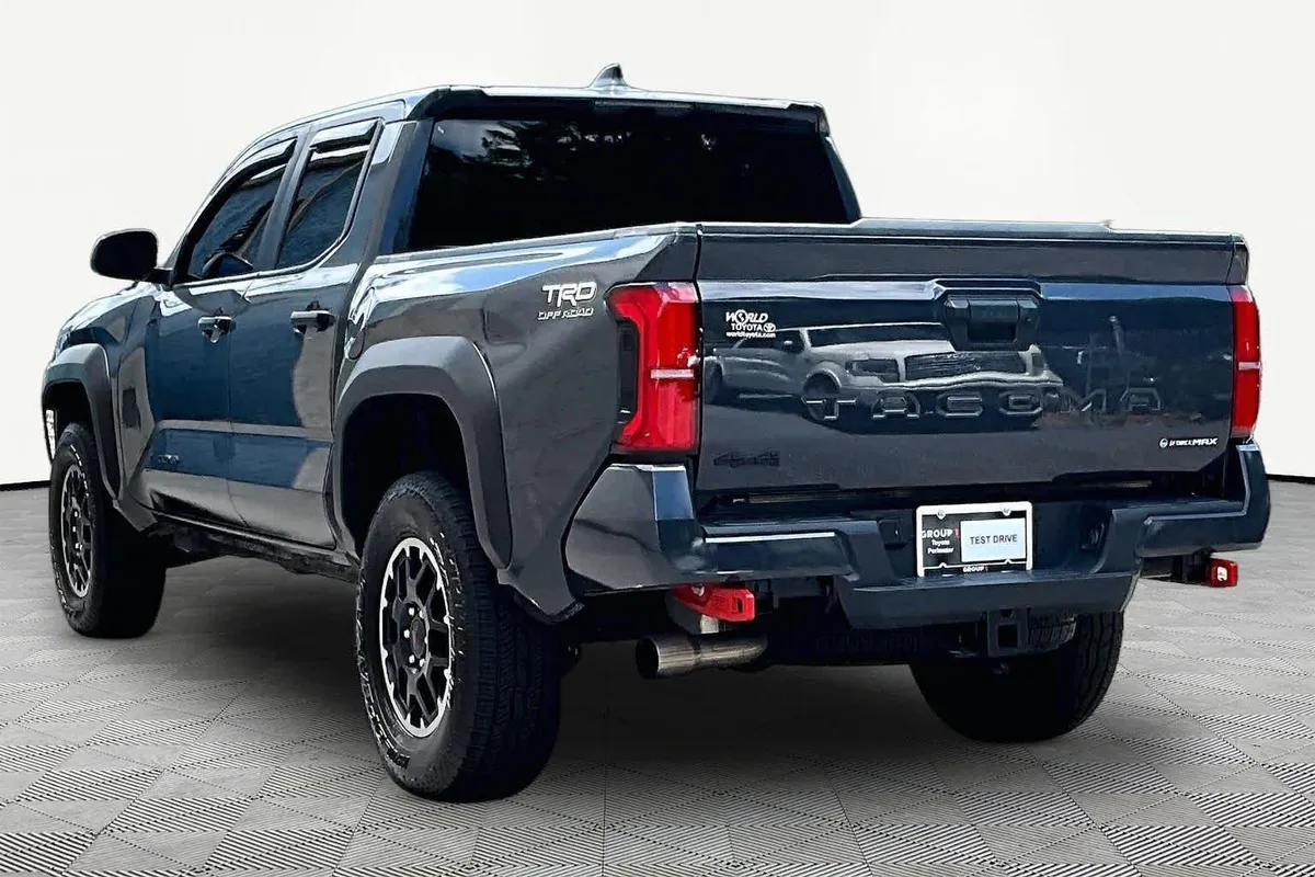2025 Toyota Tacoma TRD Off Road Hybrid thumbnail 12