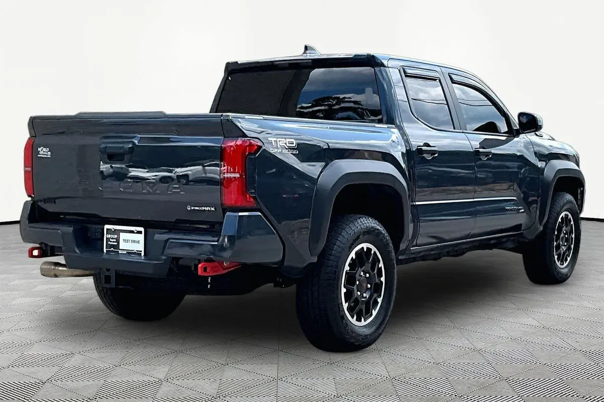2025 Toyota Tacoma TRD Off Road Hybrid thumbnail 13