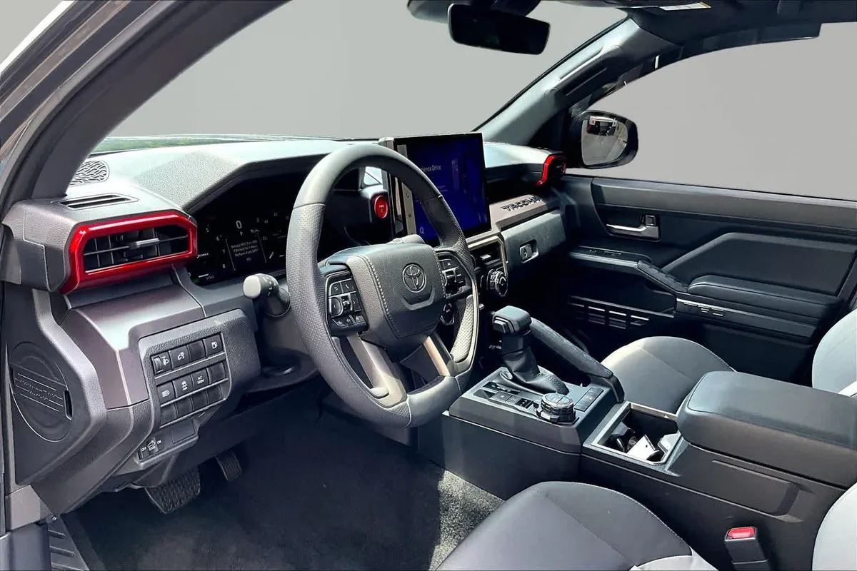 2025 Toyota Tacoma TRD Off Road Hybrid thumbnail 18