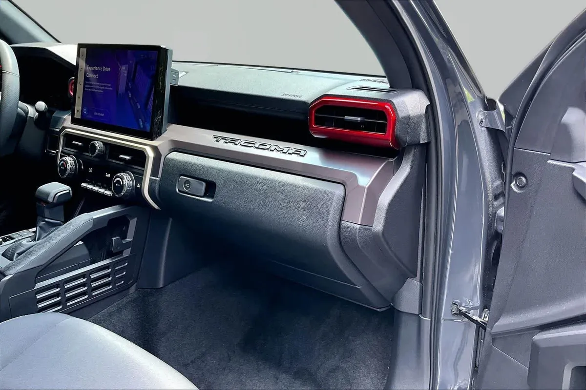 2025 Toyota Tacoma TRD Off Road Hybrid thumbnail 19