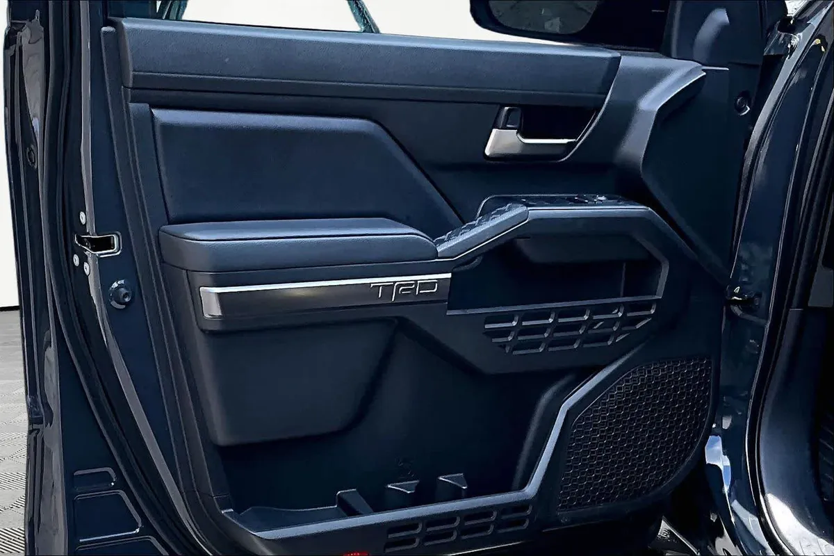 2025 Toyota Tacoma TRD Off Road Hybrid thumbnail 22