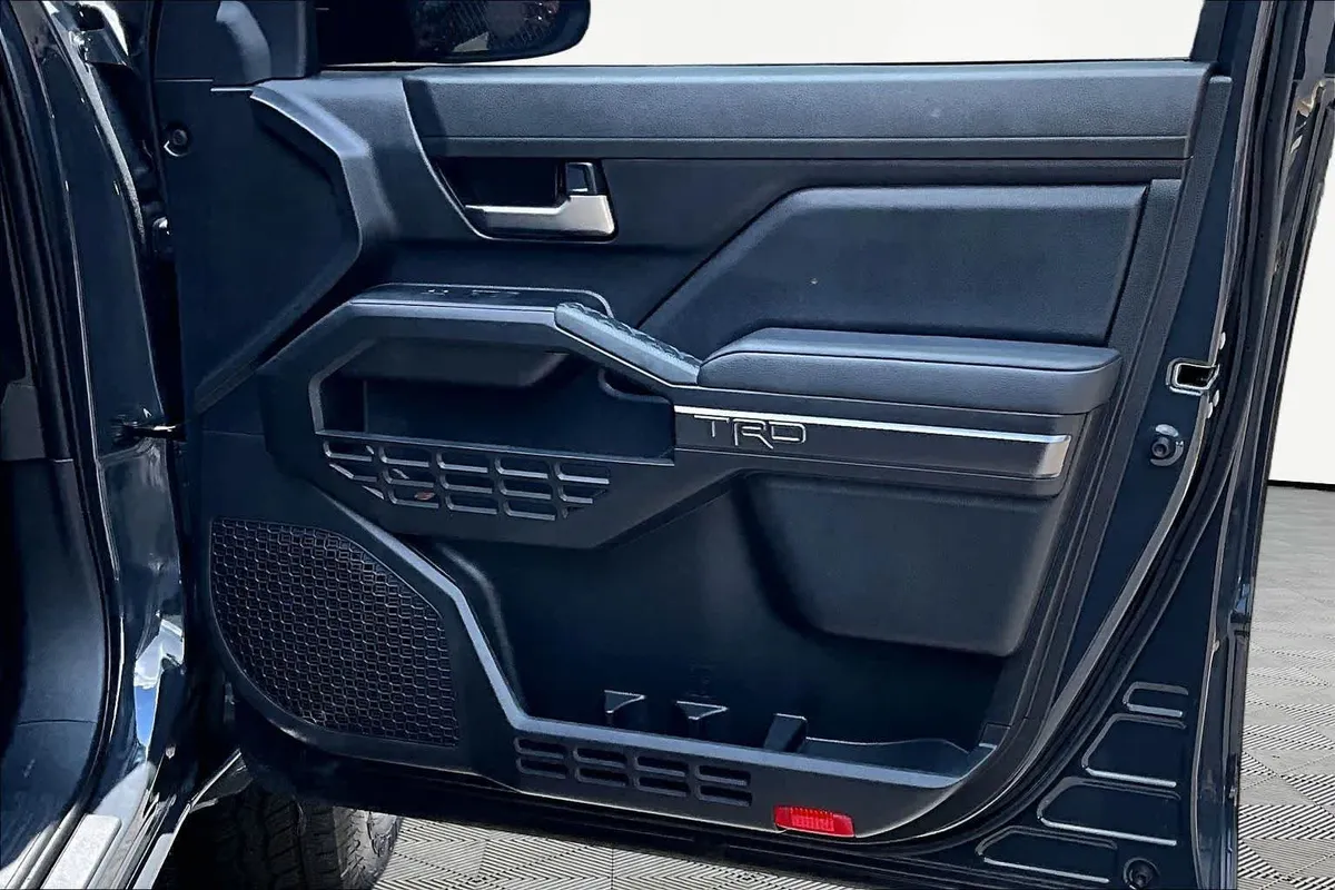 2025 Toyota Tacoma TRD Off Road Hybrid thumbnail 23