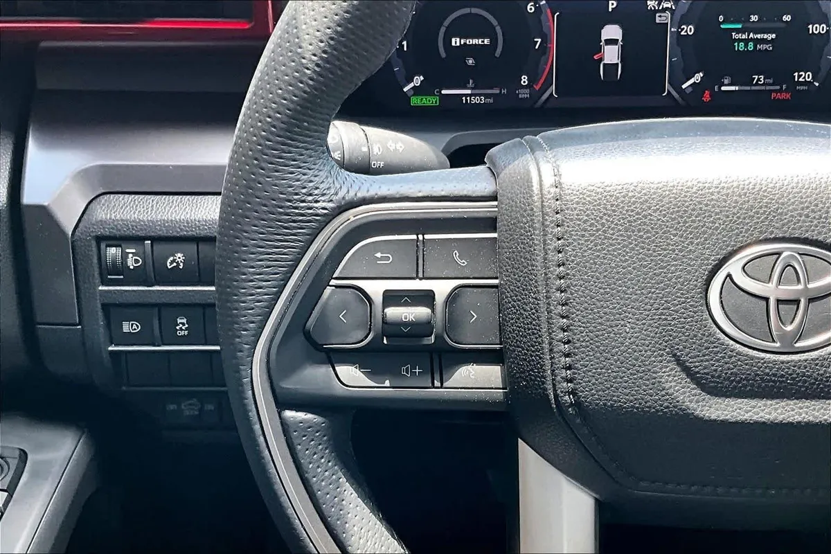 2025 Toyota Tacoma TRD Off Road Hybrid thumbnail 24