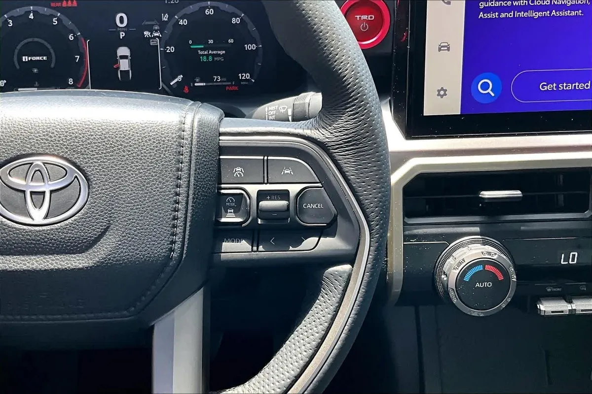 2025 Toyota Tacoma TRD Off Road Hybrid thumbnail 25
