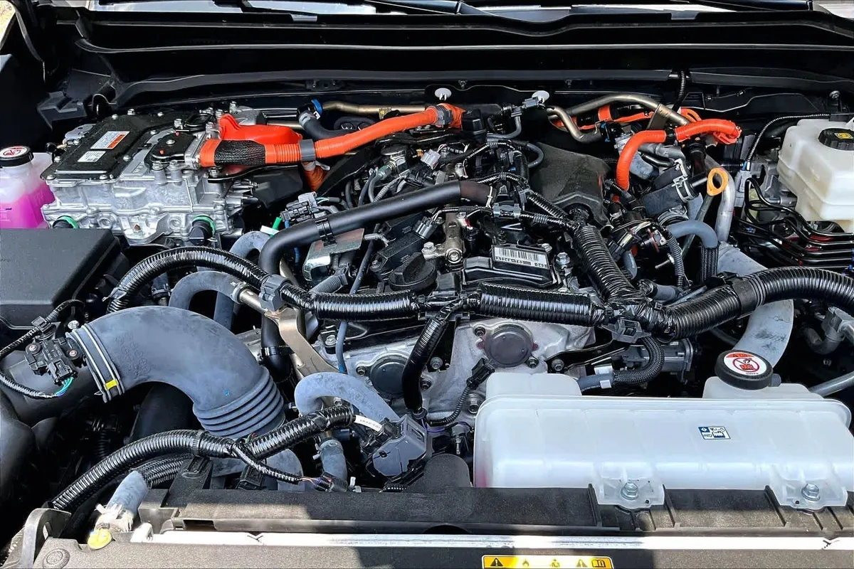 2025 Toyota Tacoma TRD Off Road Hybrid thumbnail 32