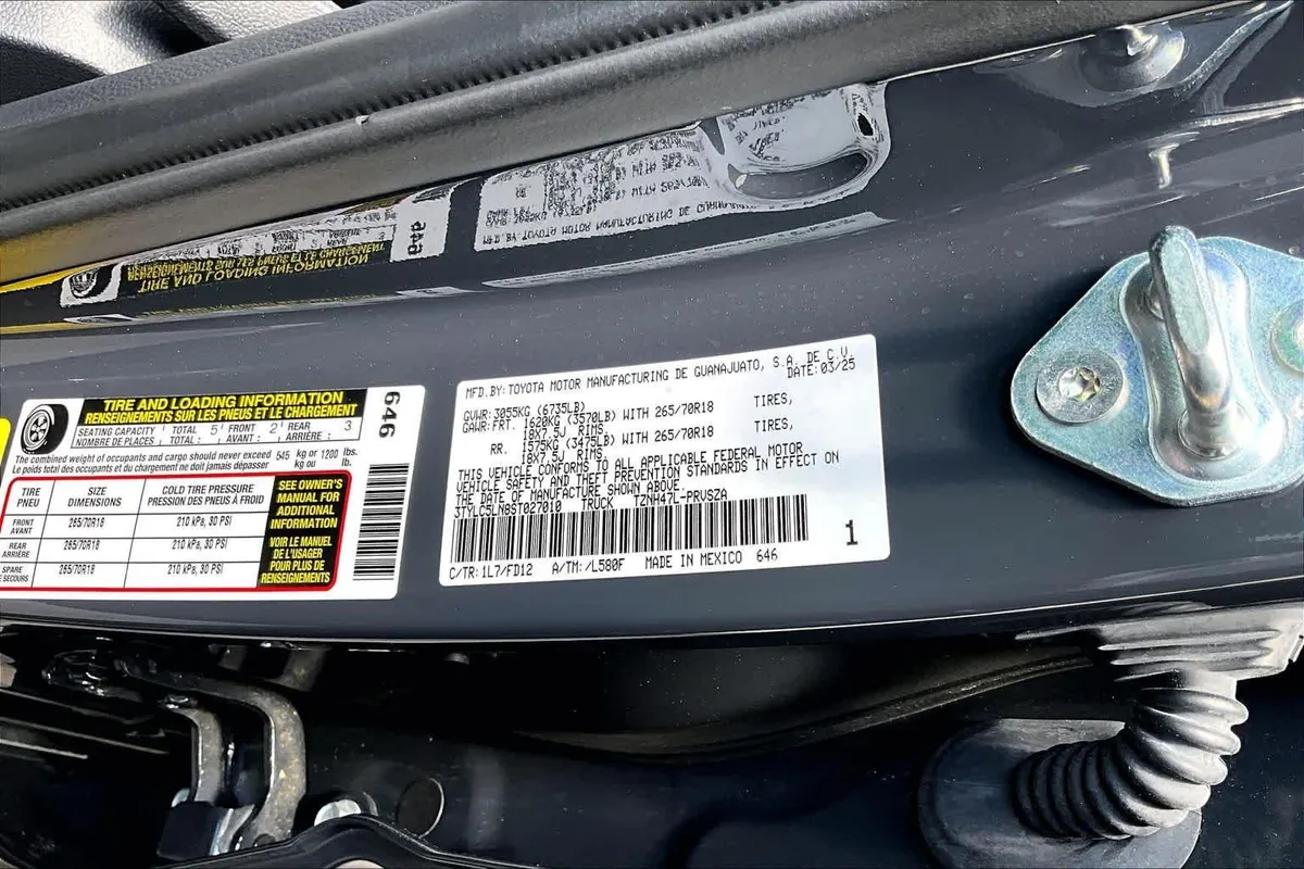 2025 Toyota Tacoma TRD Off Road Hybrid thumbnail 34