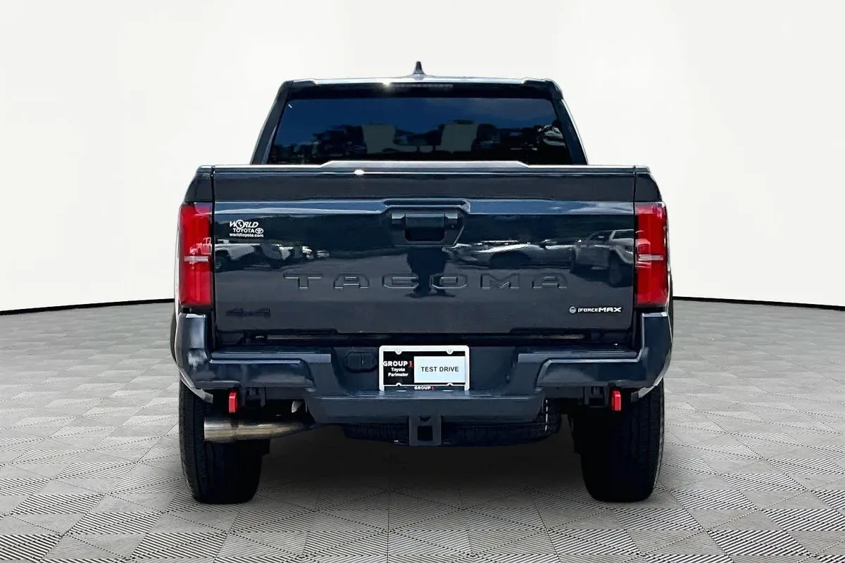 2025 Toyota Tacoma TRD Off Road Hybrid thumbnail 5